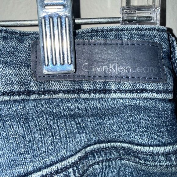 Calvin Klein dark wash non ripped Midrise jeans “slim boyfriend” size 6 - Picture 7 of 8